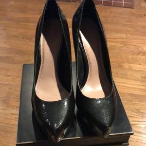 Vince camuto black marble charcoal heels